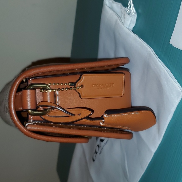 Coach Studio 19 - Picture 5 of 12